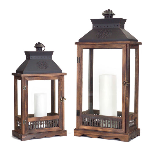 Add a contemporary touch to your home with this beautiful set of lanterns. Its classic wooden frame paired with the traditional metal lid is the perfect combination to make a timeless piece.